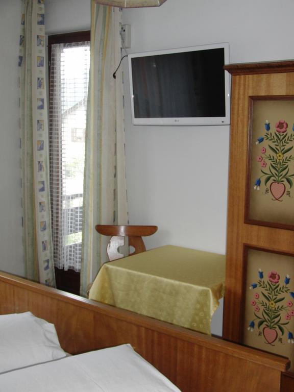 Gaestehaus Loithaler Fuegen Room photo