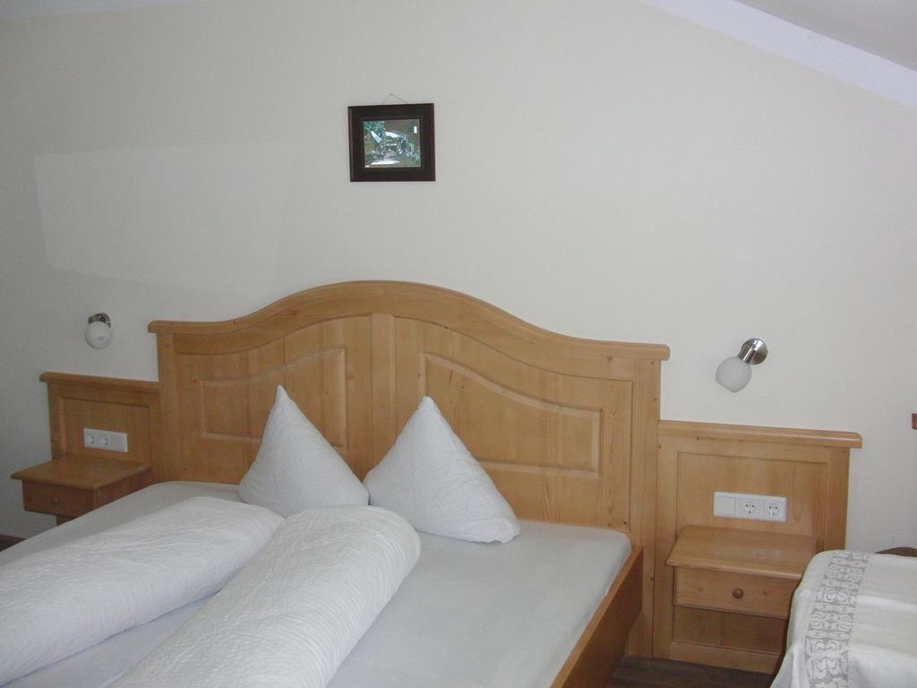 Gaestehaus Loithaler Fuegen Room photo