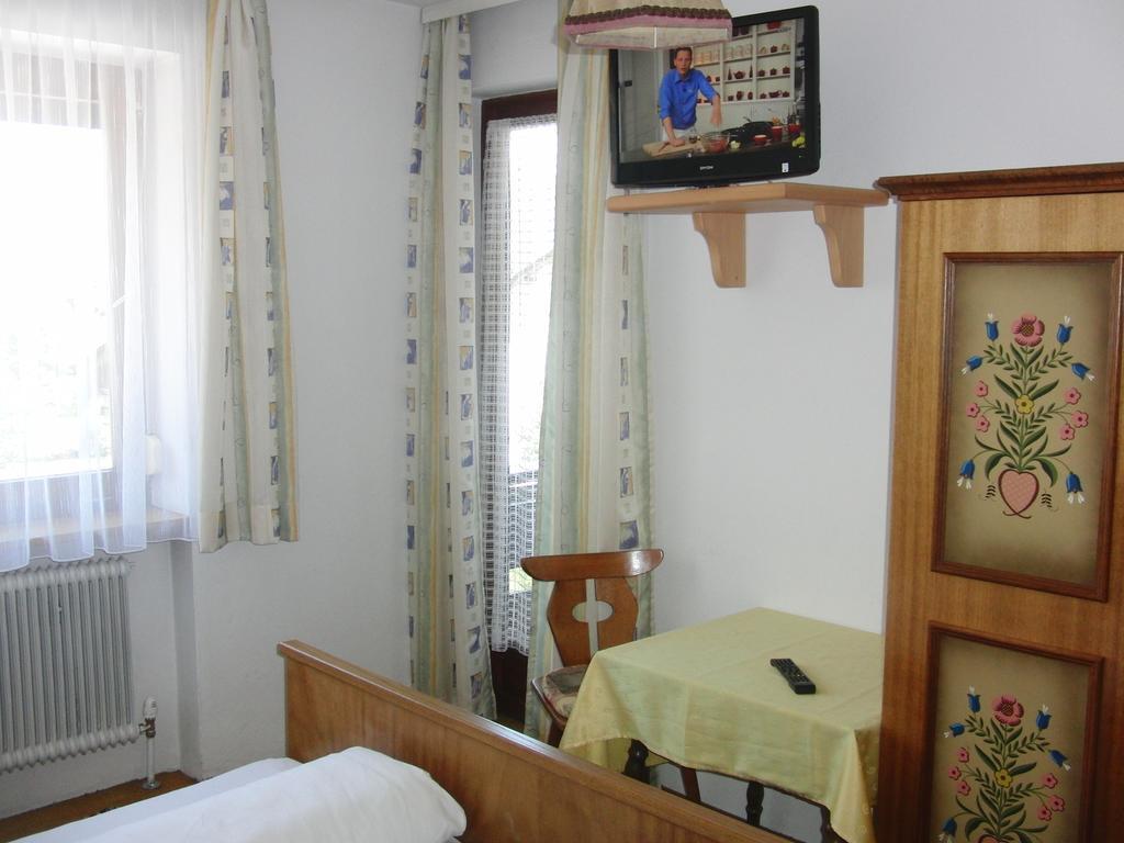 Gaestehaus Loithaler Fuegen Room photo