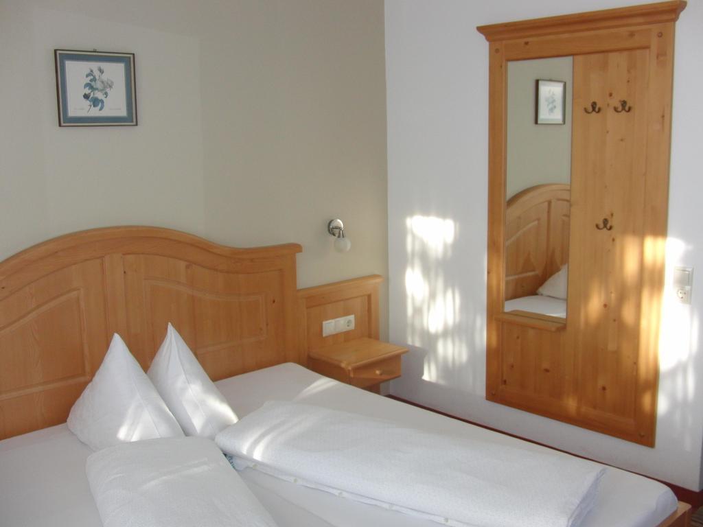 Gaestehaus Loithaler Fuegen Room photo