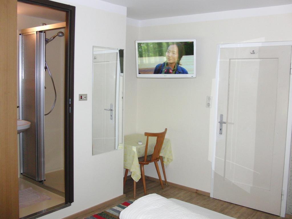 Gaestehaus Loithaler Fuegen Room photo